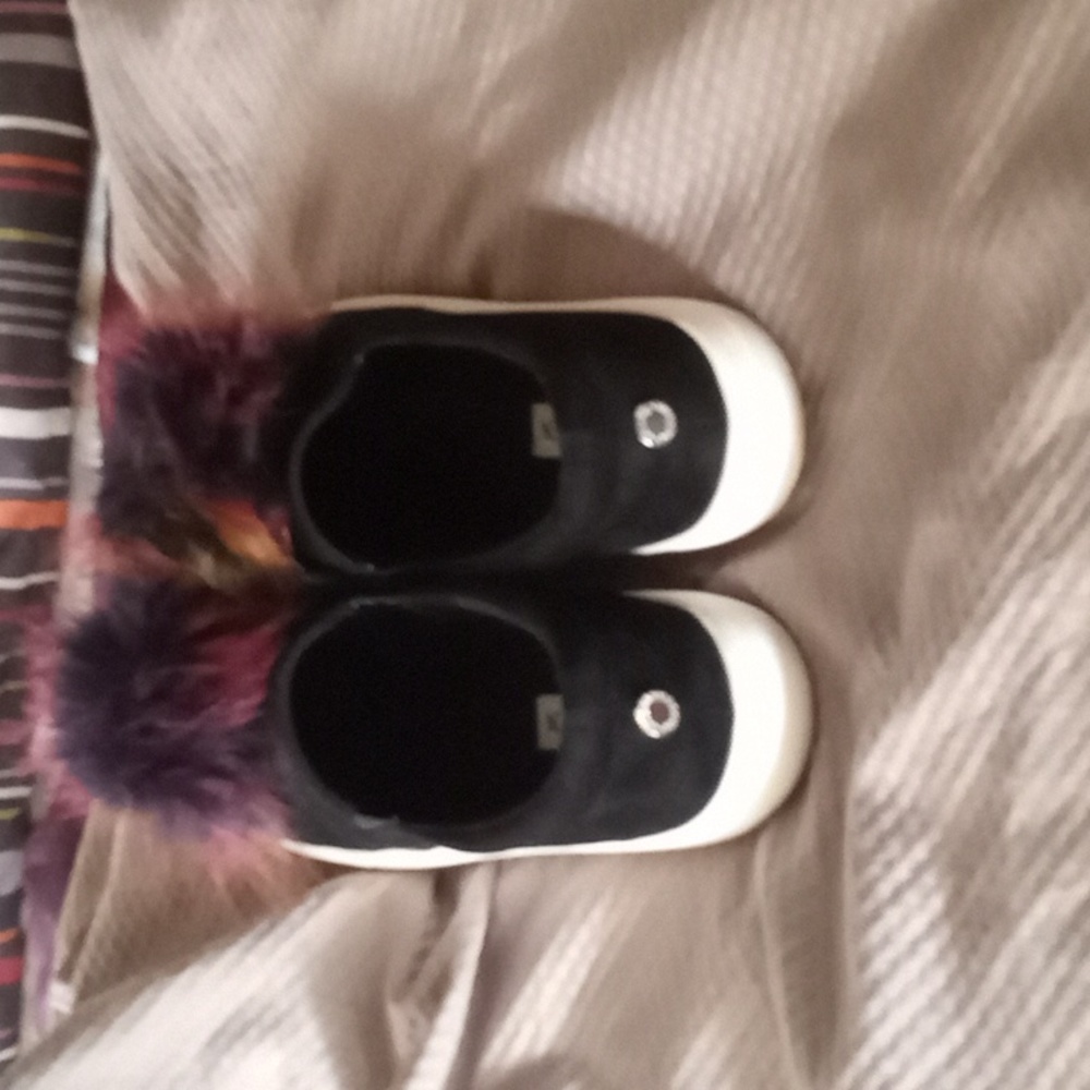 Shoes - Picture 3 of 4